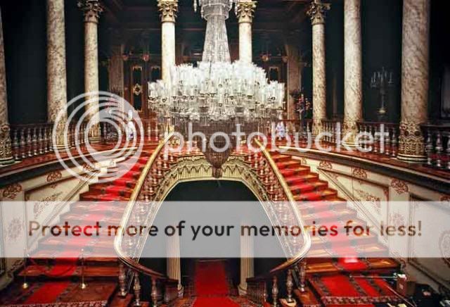 photo Dolmabahcepalacestair.jpg