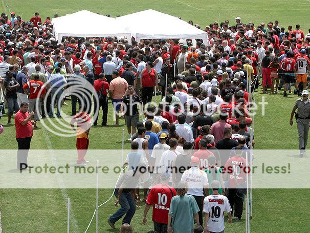 Velório dos jogadores no relvado