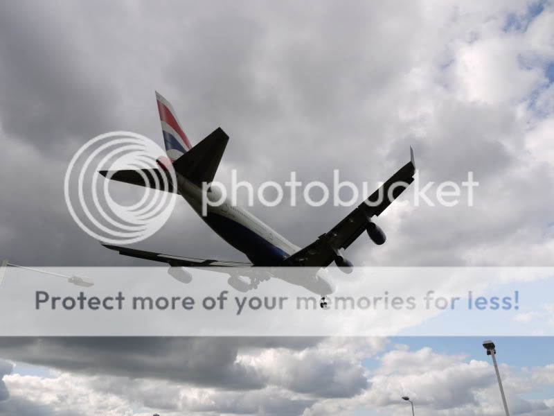 http://i455.photobucket.com/albums/qq279/AggyMeers/Heathrow%20030410/P1050157.jpg