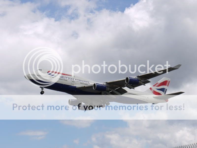 http://i455.photobucket.com/albums/qq279/AggyMeers/Heefrow%20110710/P1060919.jpg